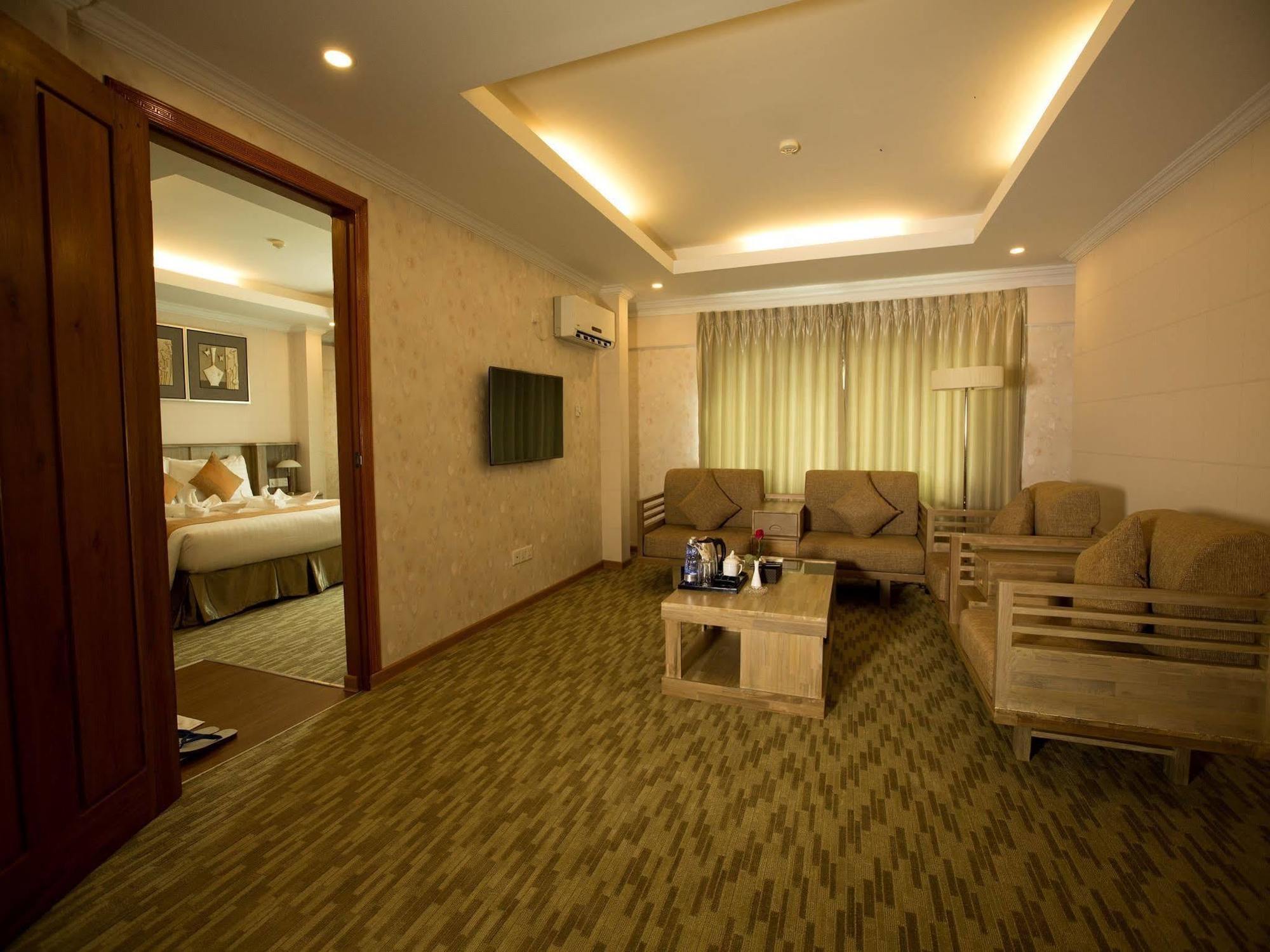 Royal Taunggyi Hotel Esterno foto