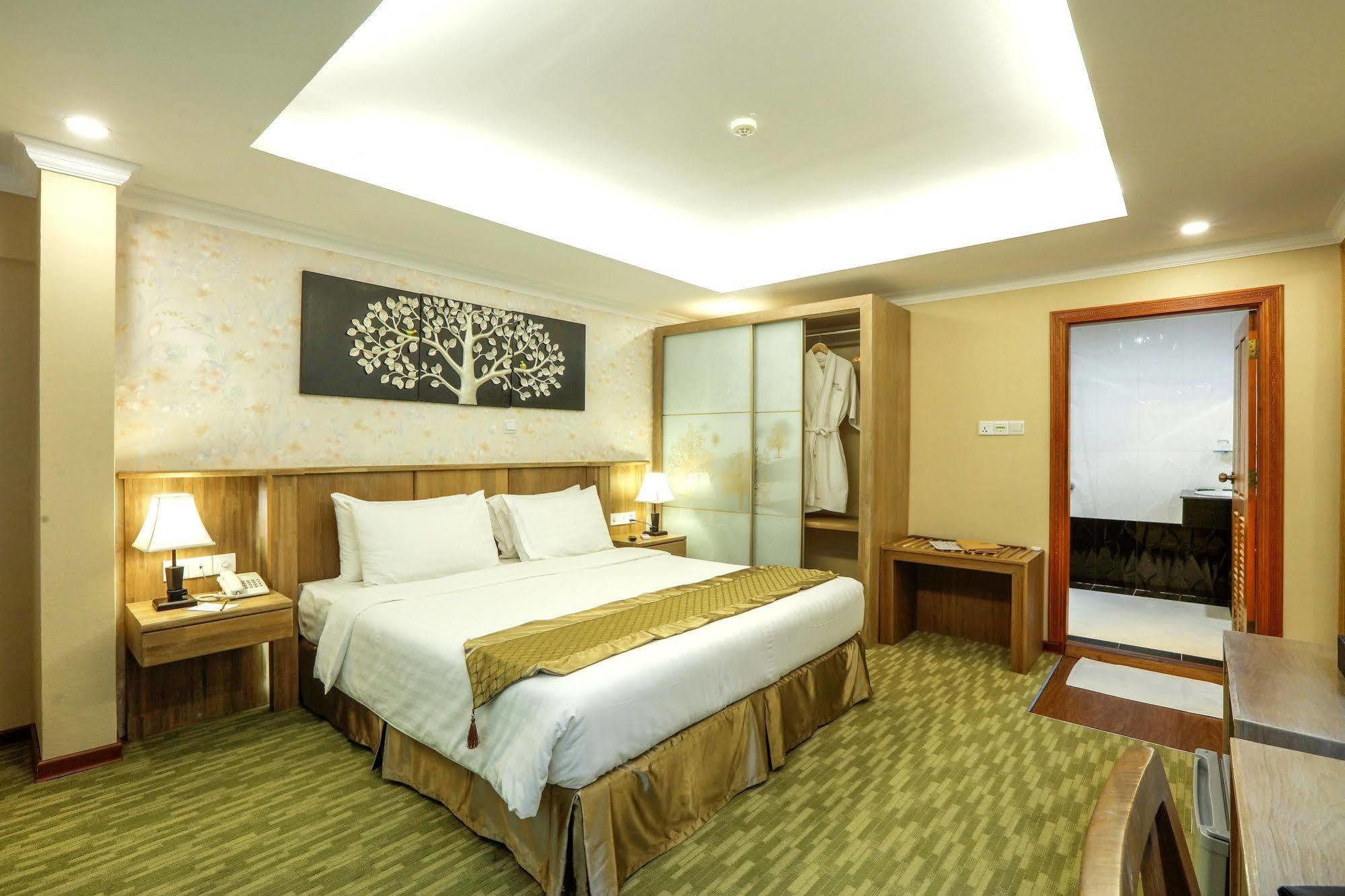 Royal Taunggyi Hotel Esterno foto