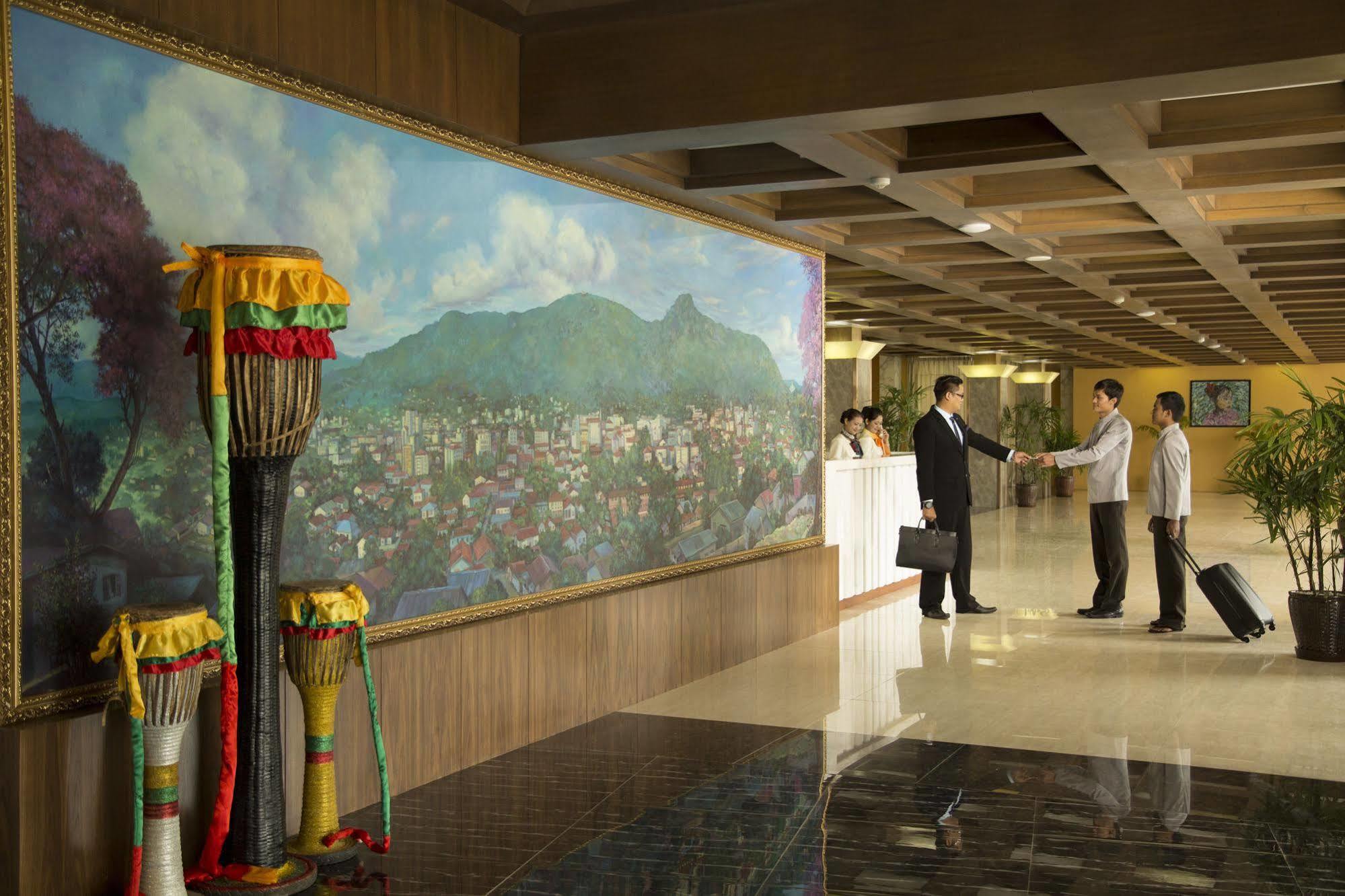 Royal Taunggyi Hotel Esterno foto